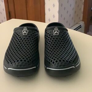 Amoji Unisex Garden Clogs - Black - Size Men’s 11-12 / EU 45